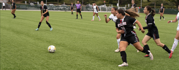 Isabel Labrador (Skyline #20) races for the ball. 